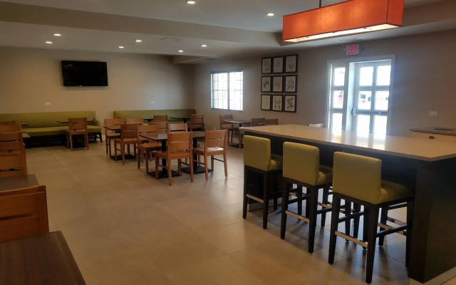 Country Inn & Suites by Radisson, Hoffman Estates, IL