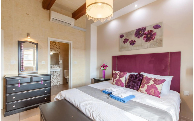 Twilight Gozitan Farmhouse With Pool