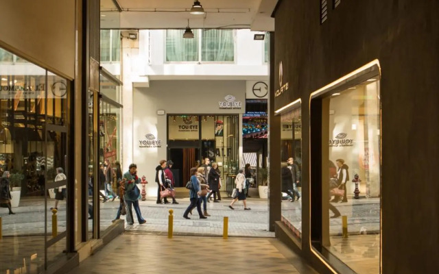 Ermou 18 Mosaics boutique aprtm in Parliament square