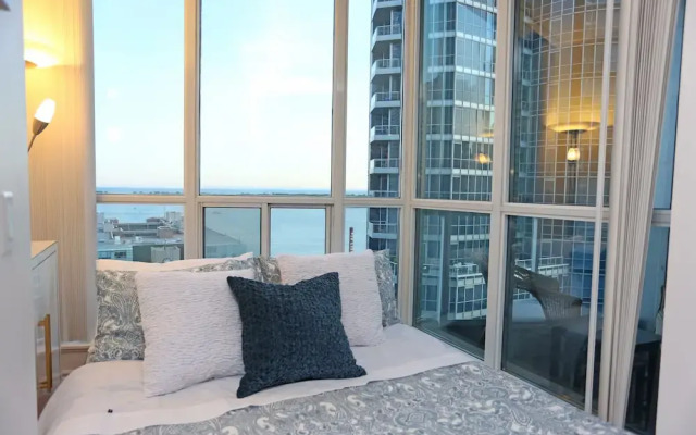 Spectacular High Rise On The Waterfront