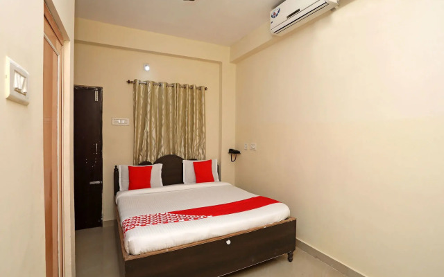 OYO 16821 Hotel Senapati Palace