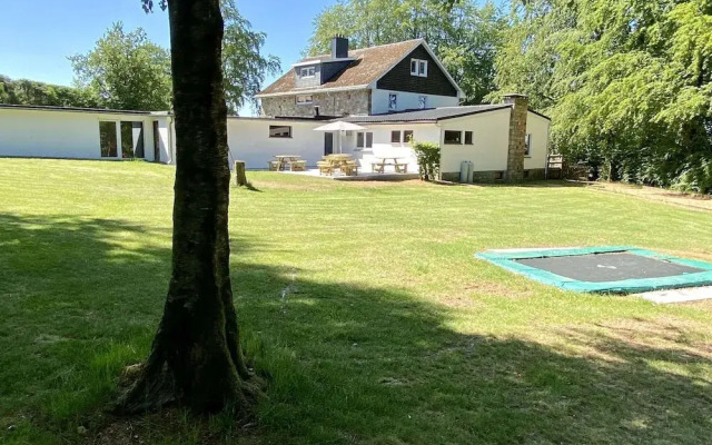 Luxury Holiday Home With Sauna Near Forest in Ovifat