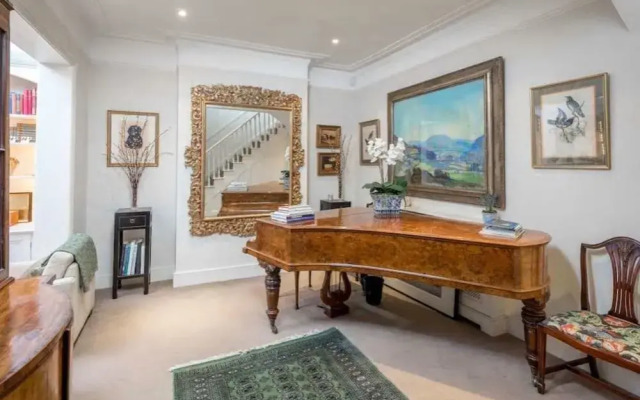 Veeve - Fulham Victorian