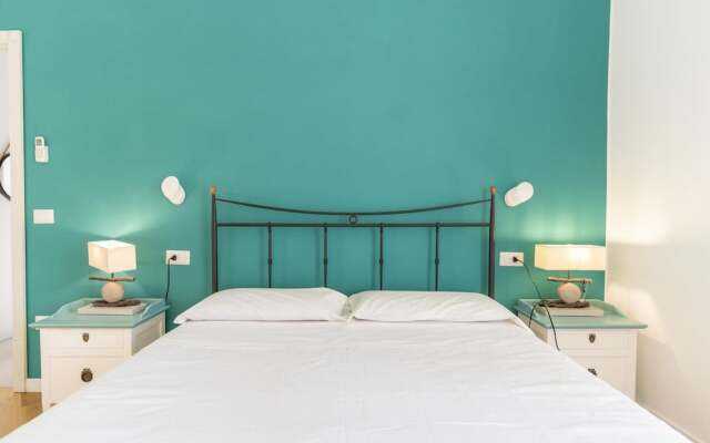 Piazza San Luigi 9 in Naples