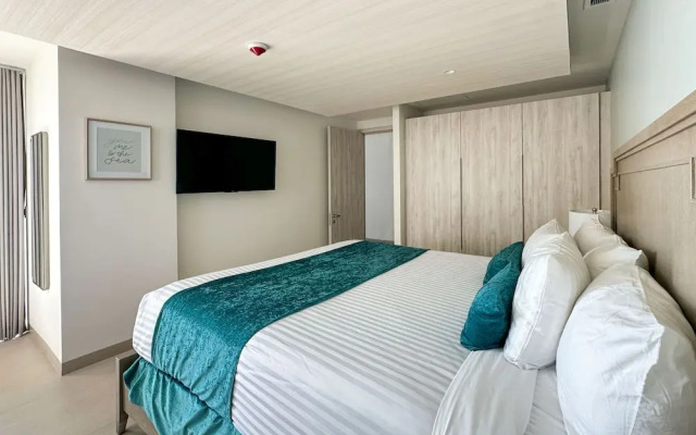 Paradise Found Luxe 2BR Condo in Iconic Location