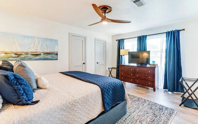 Paddleboards, Life Vests: Lake Conroe Getaway!