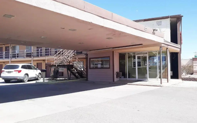 OYO Hotel Kings at Clovis