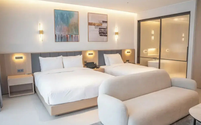Wave M Hotel West