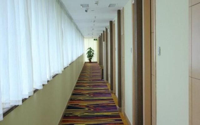 ZMAX Chao Man Hotel (Guangzhou high speed rail South Station Nanpu subway station shop)