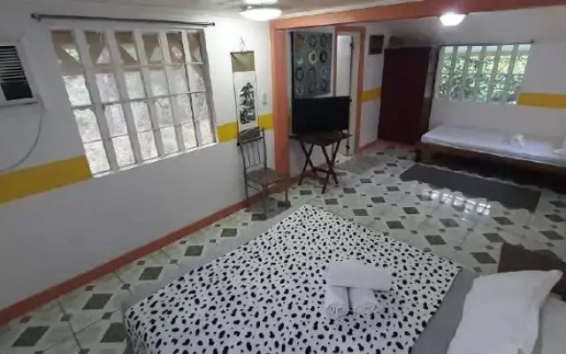 RedDoorz Hostel @ Ragsak Kamp Beach Resort