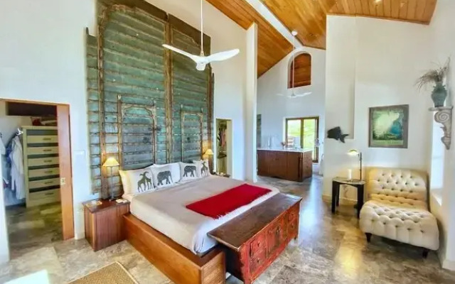 Luxury 7BR Waterfront Villa w Instaviews Boat