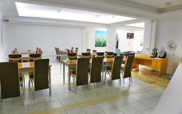 Ugur Hotel