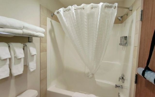 Coast Weyburn Hotel