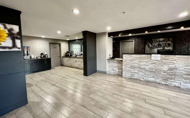 Super 8 by Wyndham Sealy