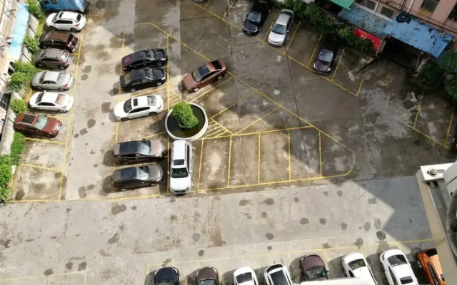 Yulin Business Affairs Hotel