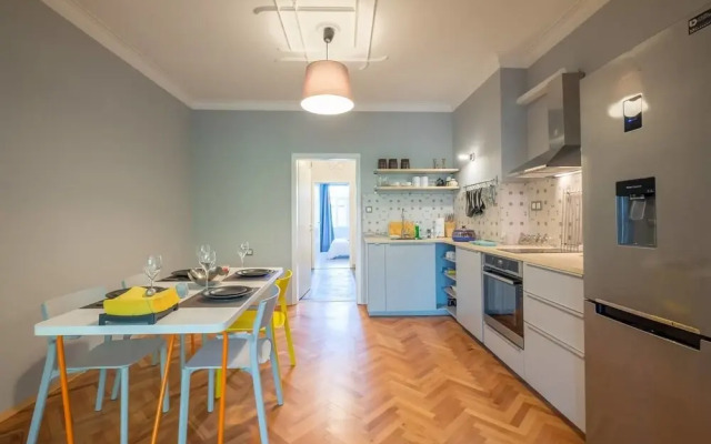 FM Deluxe 1-BDR Apartment - Style Meets Charm