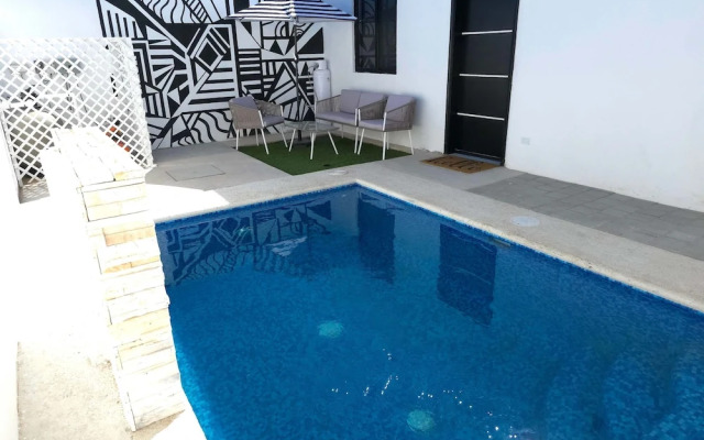 Beautiful 3bed 2bath new Home With Pool in Town