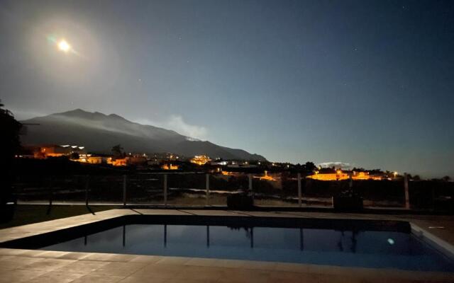 Con Piscina, Vistas, WiFi, AC y Calefacción