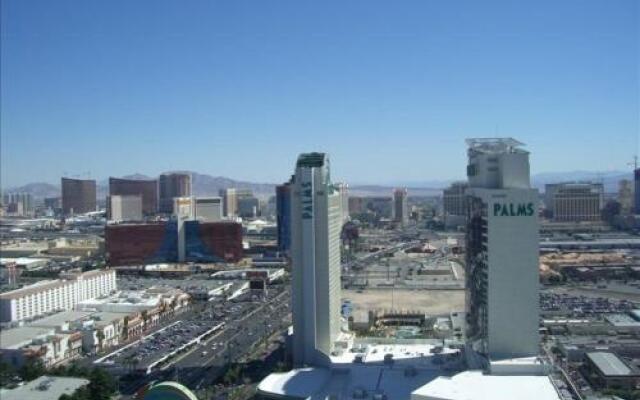 Palms Place Studio with Balcony & Strip View