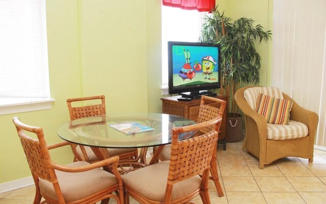 Royal Palms 1001 by RedAwning