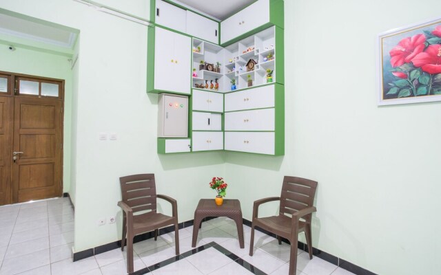 Rhona Guest House Syariah by OYO Rooms