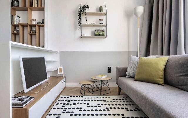 FM Luxury 1-BDR Apartment with Balcony - Cosy Home
