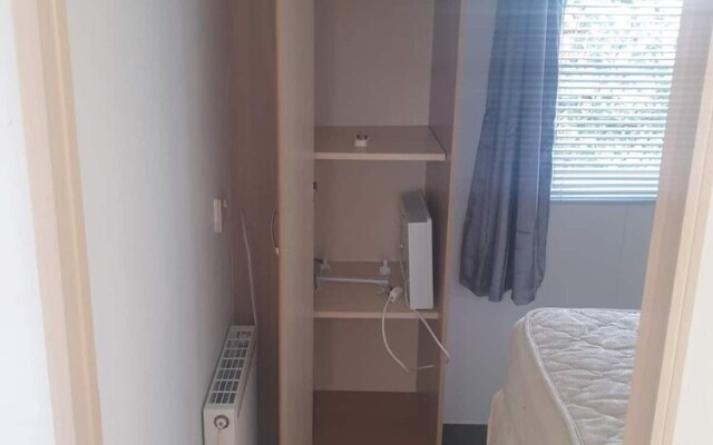 Lovely 2 Bed Caravan on the Aquadrome NN3 9DA