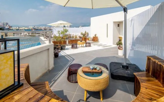 Chengjiang Yanhu Inn