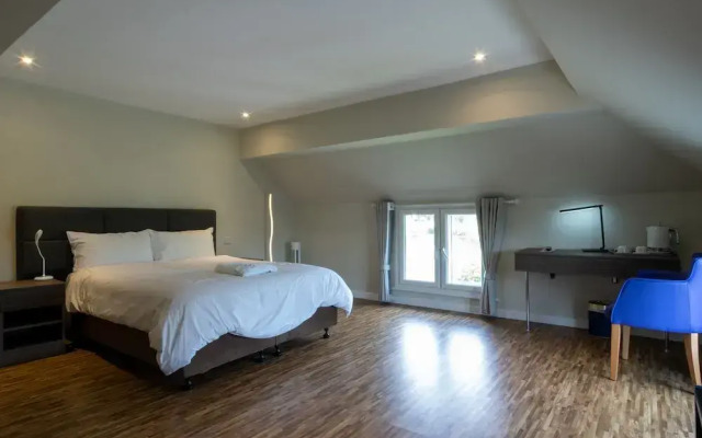 Gissons Hotel by OYO Rooms