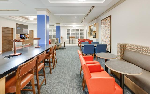 Holiday Inn Express & Suites Dublin, an IHG Hotel