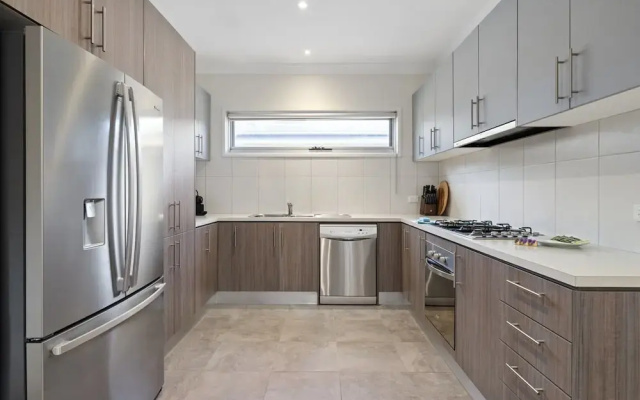 Seaside 3-bed Home, Direct Beach Access