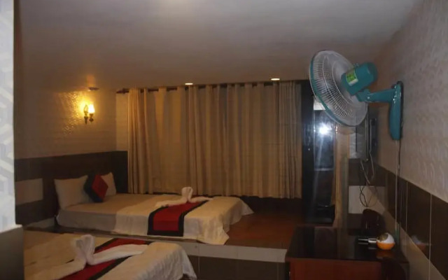 Binh Dung Hotel by OYO Rooms