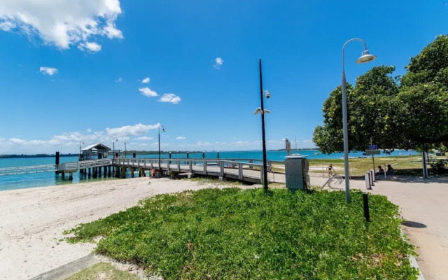 Immaculate First Floor Waterfront Unit - Welsby Pde, Bongaree