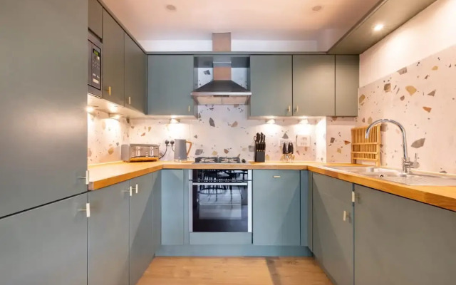 The Brockwell Park Escape - Bright 2BDR Flat with Parking