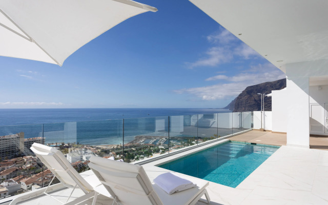 Crystal I Luxury Apartments