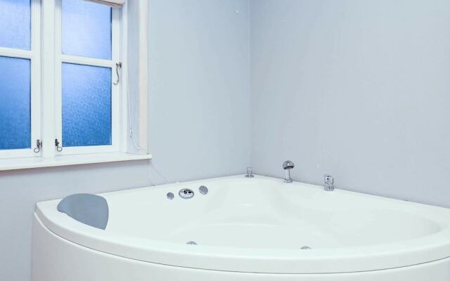 Gorgeous Holiday Home in Vinderup Jutland With Whirlpool