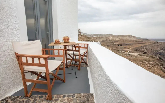 Anemos Fira Caldera View