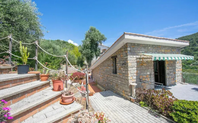 Villa Breezy Way - Among Greenery