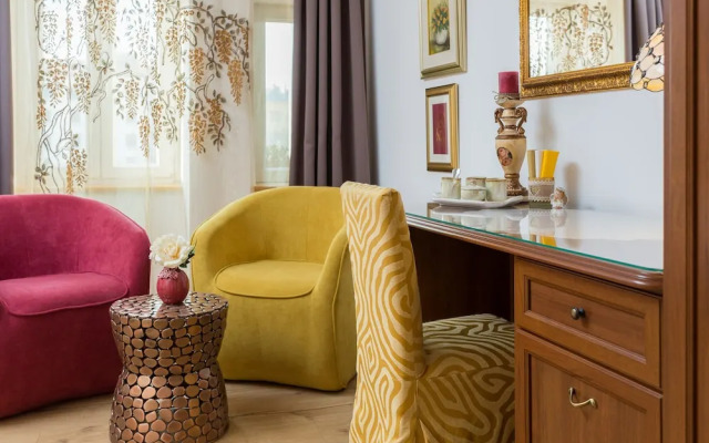 Romantic Luxury Rooms