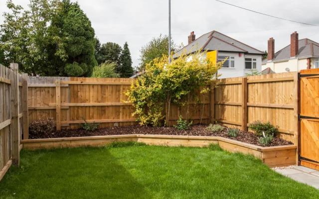 Superb Detached Coach House in Peaceful Location!
