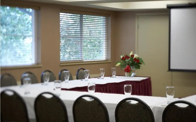 Quality Hotel & Suites