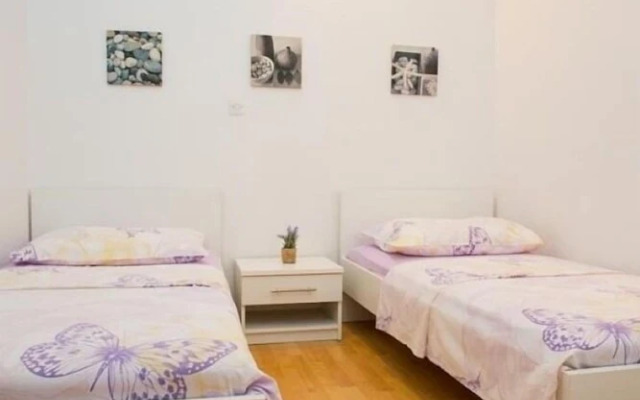 Ana - Great Location, Near the Beach - A2