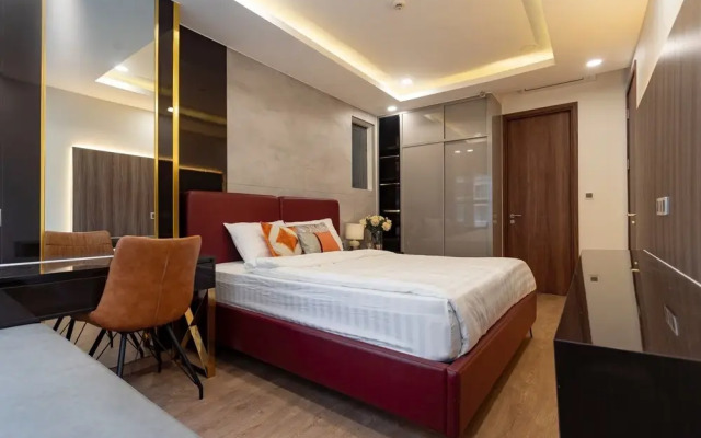 Midtown The Peak Apartment by VnHouse