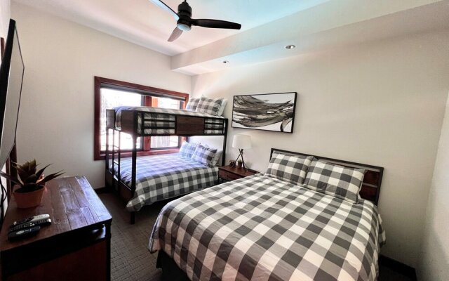 Luxury 3Br Residence Steps From Heavenly Village and Gondola Book 7 Nights for 10% Off by Redawning