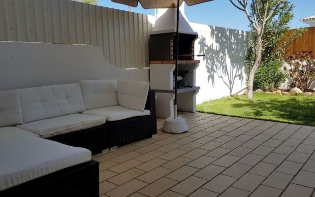 Magnific Studio with a cozy garden