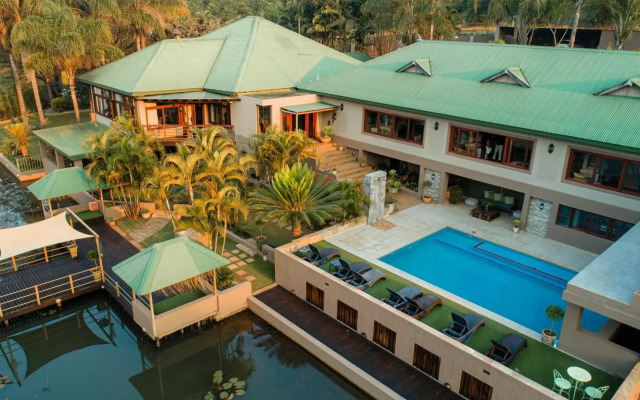 Bambuu Lakeside Lodge