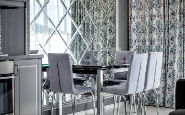 Апартаменты Фамилия Делюкс на улице Строителей, д.3