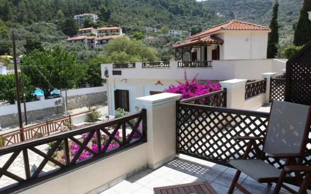 Pleoussa Studio and Apartments