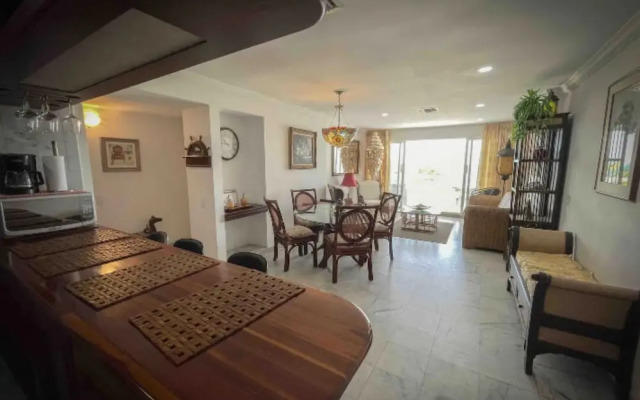 Apartamento con Vista al Mar en Sunrise