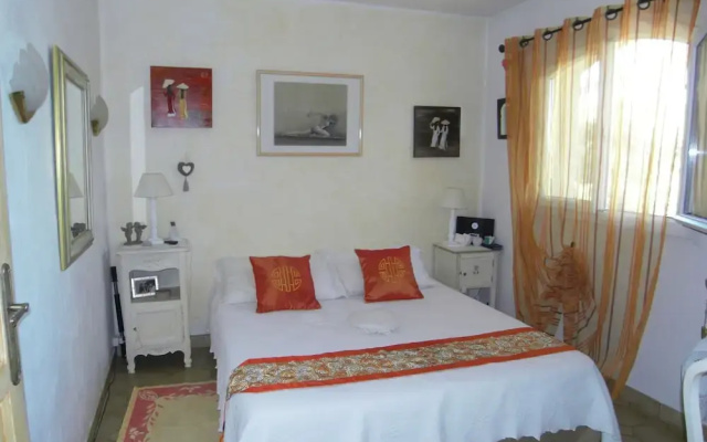 Cozy Holiday Home at Roquebrune-sur-argens With Pool